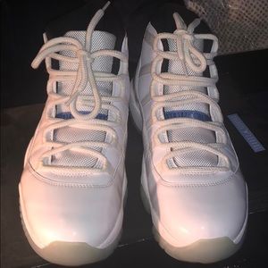 Selling legend blue 11s size 8.5 only worn twice